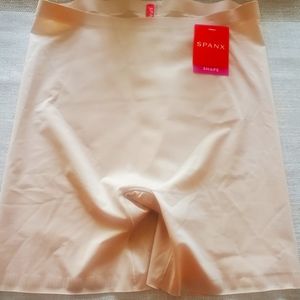 Spanx Thinstincs Girl Short Size S/P
